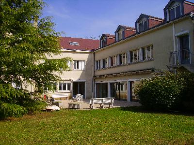 B&acirc;timent central et jardin du CFMI de Tours